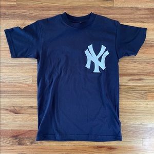 NWT Official MLB Yankees Kids Navy Short Sleeve Logo Clemens TShirt, Size M